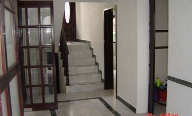 CASA EN CONDOMINIO CON VIGILANCIA EN LOMAS DE LA HERRADURA