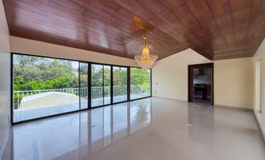 Casa en Venta en Colinas de San Javier con Alberca