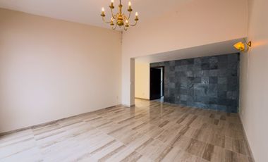 Casa en Venta en Colinas de San Javier con Alberca