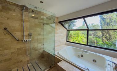 Casa en Venta en Colinas de San Javier con Alberca