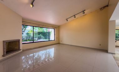 Casa en Venta en Colinas de San Javier con Alberca