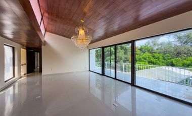 Casa en Venta en Colinas de San Javier con Alberca