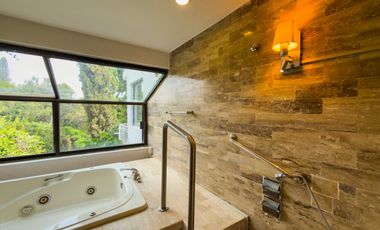 Casa en Venta en Colinas de San Javier con Alberca