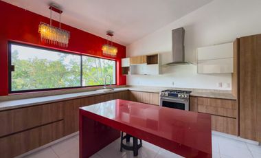 Casa en Venta en Colinas de San Javier con Alberca