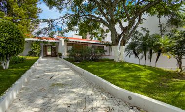 Casa en Venta en Colinas de San Javier con Alberca