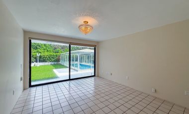 Casa en Venta en Colinas de San Javier con Alberca