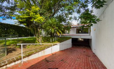 Casa en Venta en Colinas de San Javier con Alberca