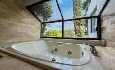 Casa en Venta en Colinas de San Javier con Alberca