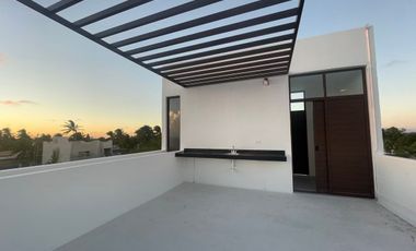 CASA EN VENTA MERIDA, PLAYA CHUBURNA, VILLAS NALU, A 130 MTS DEL MAR, AGO 2025.