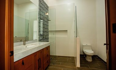 CASA EN VENTA MERIDA, SITPACH, 1 PLANTA DE LUJO, ENTREGA INMEDIATA.