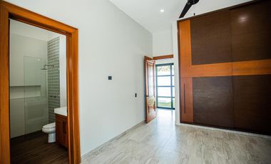 CASA EN VENTA MERIDA, SITPACH, 1 PLANTA DE LUJO, ENTREGA INMEDIATA.