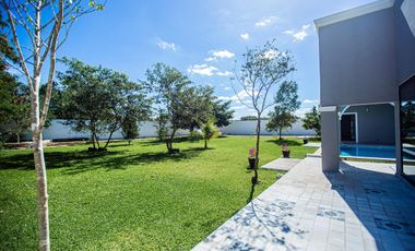 CASA EN VENTA MERIDA, SITPACH, 1 PLANTA DE LUJO, ENTREGA INMEDIATA.