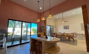 CASA EN VENTA MERIDA, PLAYA CHICXULUB, CASA ITALIANA, 3RA FILA, ENTREGA INMEDIA.