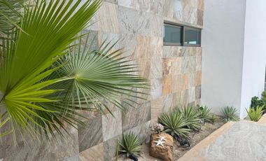 CASA FRENTE AL MAR EN SAN BRUNO EN RENTA A LARGO PLAZO CON PÁNELES SOLARES