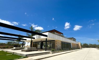 CASA EN VENTA EN PRIVADA ENTRE PARQUES, CONKAL, YUCATAN