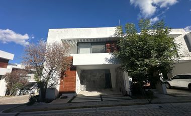 CASA EN RENTA  ESQUINA LOMAS DE ANGELOPOLIS III