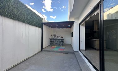 CASA EN RENTA  ESQUINA LOMAS DE ANGELOPOLIS III