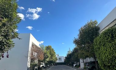 CASA EN RENTA  ESQUINA LOMAS DE ANGELOPOLIS III