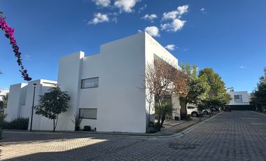 CASA EN RENTA  ESQUINA LOMAS DE ANGELOPOLIS III