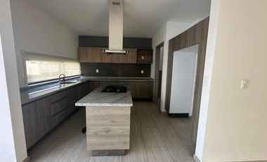 CASA EN RENTA  ESQUINA LOMAS DE ANGELOPOLIS III