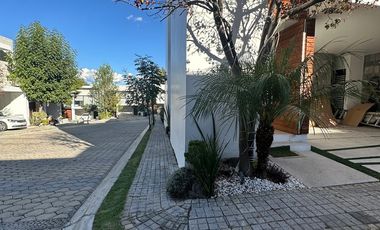 CASA EN RENTA  ESQUINA LOMAS DE ANGELOPOLIS III