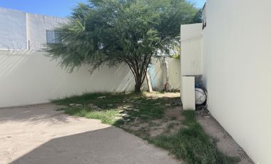 CASA EN VENTA AMPLIACION SENDEROS CERRADA SAUCES, TORREON COAH.