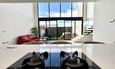 CASA EN VENTA EN  ZIBATÁ, ESTILO LOFT, 1 RECÁMARA