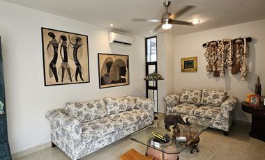 Casa de una planta, estilo colonial con jardines, dos recámaras y alberca