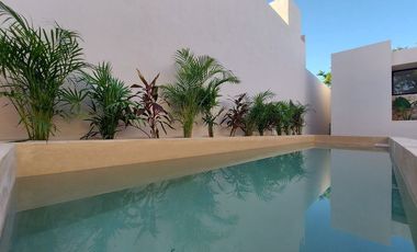 Casa de una planta, estilo colonial con jardines, dos recámaras y alberca