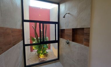 Casa de una planta, estilo colonial con jardines, dos recámaras y alberca