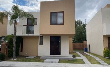 CASA EN RENTA EN PUERTA REAL, MODELO CÓRDOBA, CORREGIDORA, QRO.