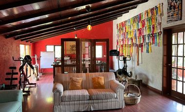 Vive en una Casa que Combina la Tranquilidad del Campo con la Ciudad