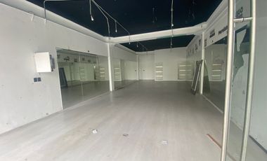 Excelente local en primer piso en Interlomas