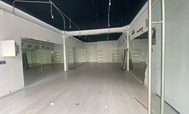 Excelente local en primer piso en Interlomas