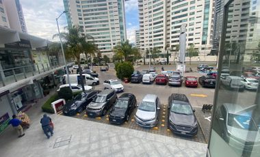 Excelente local en primer piso en Interlomas