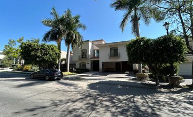 Hermosa casa de lujo en renta en Puerta de Hierro