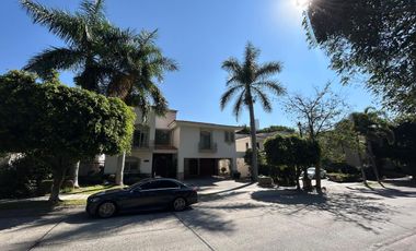 Hermosa casa de lujo en renta en Puerta de Hierro