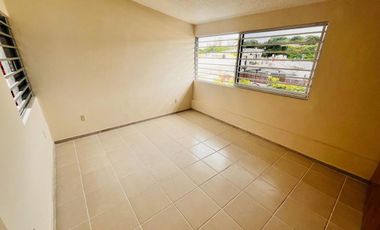 Casa en venta en Veracruz de 3 niveles Fracc. Floresta