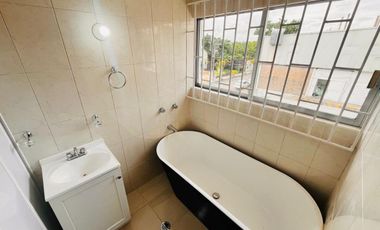 Casa en venta en Veracruz de 3 niveles Fracc. Floresta