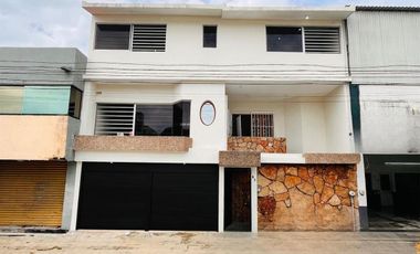 Casa en venta en Veracruz de 3 niveles Fracc. Floresta