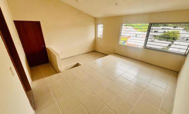 Casa en venta en Veracruz de 3 niveles Fracc. Floresta