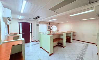 Corporativo en Venta en Veracruz en Col. Centro de 3 pisos sobre AV