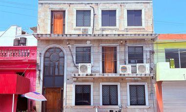 Corporativo en Venta en Veracruz en Col. Centro de 3 pisos sobre AV