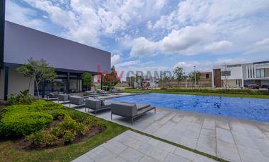 RENTA DE CASA EN SOLARES ALTANZA, CASA LISTA PARA ESTRENARSE, ALBERCA EN COTO