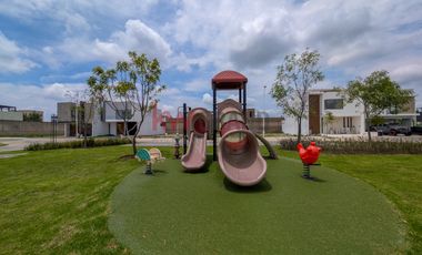 RENTA DE CASA EN SOLARES ALTANZA, CASA LISTA PARA ESTRENARSE, ALBERCA EN COTO