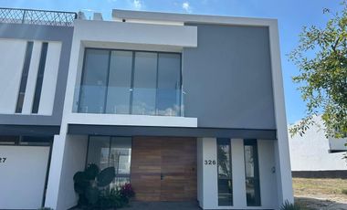 RENTA DE CASA EN SOLARES ALTANZA, CASA LISTA PARA ESTRENARSE, ALBERCA EN COTO