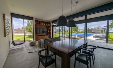 RENTA DE CASA EN SOLARES ALTANZA, CASA LISTA PARA ESTRENARSE, ALBERCA EN COTO