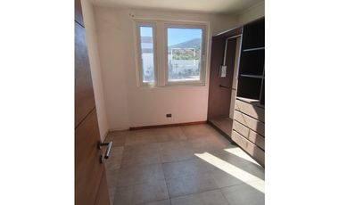 VENDO HERMOSA Y AMPLIA CASA EN EXCLUSIVO CONDOMINIO LIMACHE pb