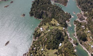 Parcela en Venta en VENTA DE TERRENO A ORILLA DE MAR EN ISLA MARIMELI, COCHAMÓ.