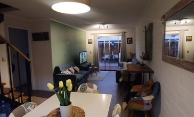 Casa en Venta en EXCELENTE CASA MEJORADA BARRIO LOS MAITENES.